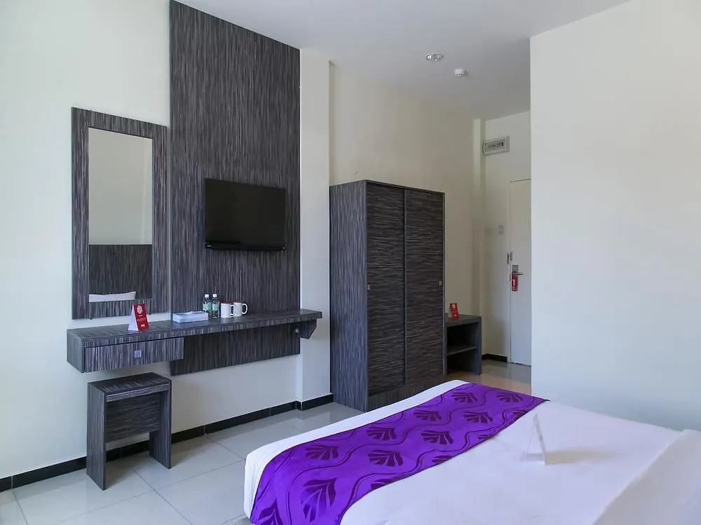 Oyo Premium Jalan Pantai Tengah Hotel Langkawi 3*,